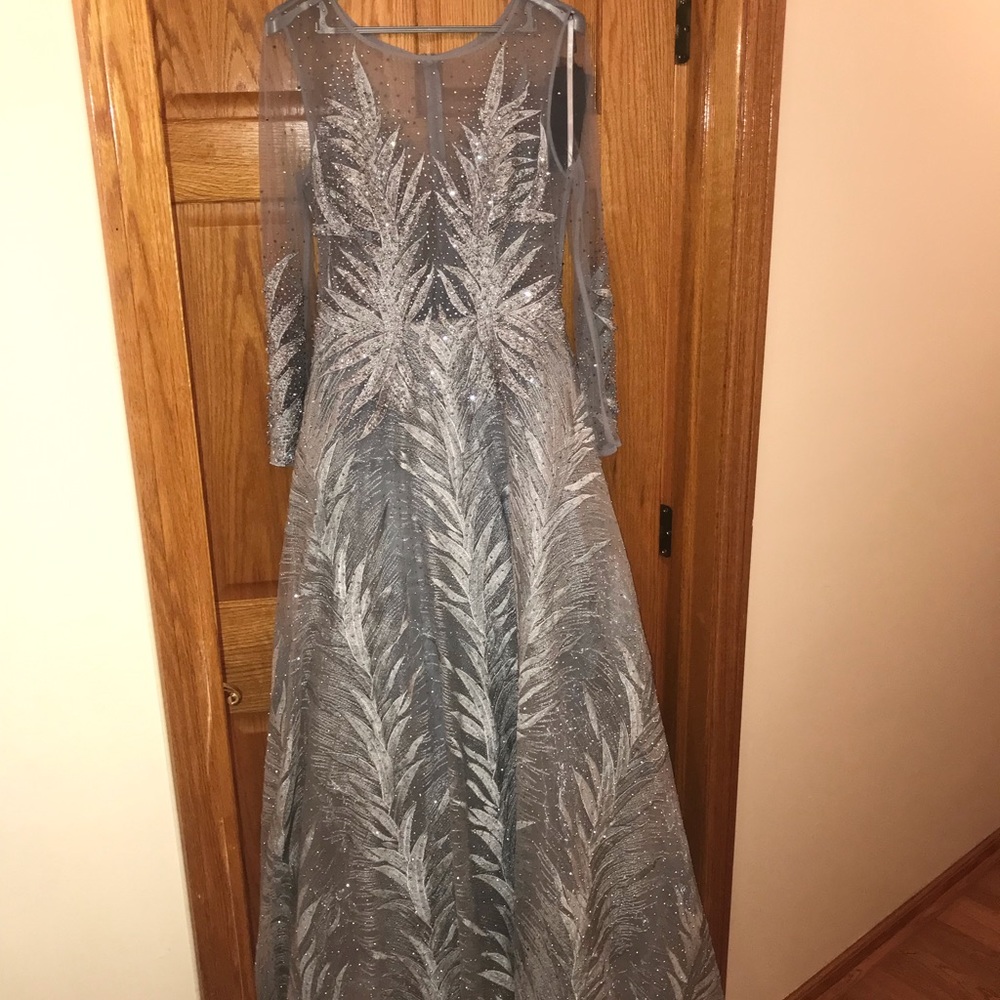 LARA Long Sleeve Gown - Picture 7 of 11